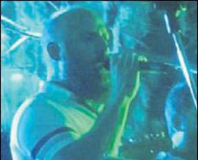 Halit Ergenç sahneye çıktı