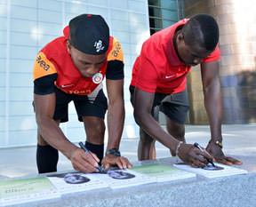 Drogba&Eboue'den 2020'ye destek
