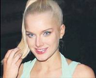 Aşk acısı çekiyor