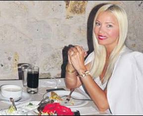 Anne-kızın keyifli yemeği