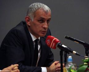 Futbolda bitmeyen kavga!