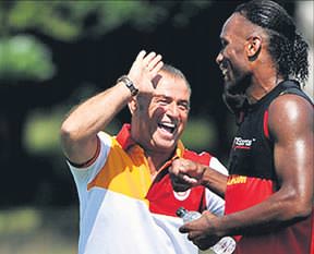 Bir yıl daha kal Drogba