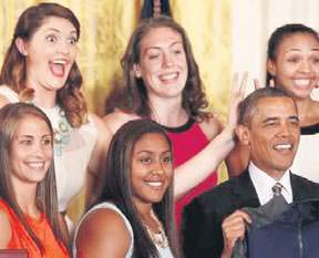 Obama'ya kulak yaptılar