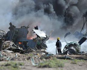 Somali'de uçak düştü: 4 ölü