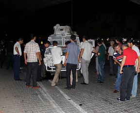 Adana'da polise saldırı: 3 yaralı