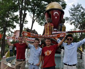 4 büyükler bir arada