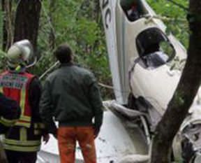 Almanya'da uçak düştü: 3 kişi öldü