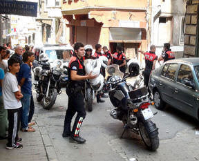 Beyoğlu’nda polise saldırı