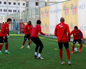 Eskişehirspor 2 oyuncu bitirdi
