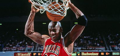 Michael Jordan basketbola geri dönme kararı aldı.