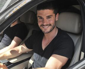 Ünlü oyuncunun yüzü parçalandı