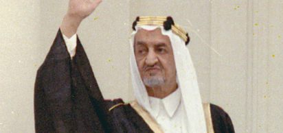 Suudi Arabistan Kralı Faysal, akli dengesi bozuk yeğeni prens Faysal bin Musad tarafından Riyad' da öldürüldü.