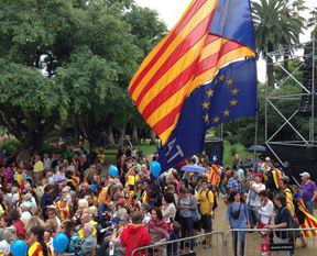 Katalonya'da 400 kilometrelik insan zinciri