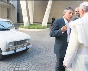 Papa'ya 20 yıllık araba