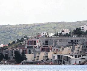 Bodrum yıkılıyor!