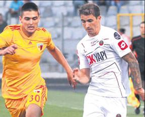 Gençler 90'da kurtardı