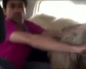 Koç vatandaşı arabada sıkıştırınca...