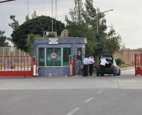 Sınır kapısı geçişlere kapatıldı