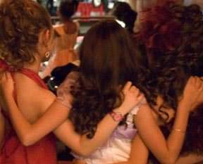 Küçük kızlara yarışma yasağı