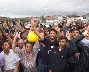 İşçiler Bağcılar'da yolu kesti