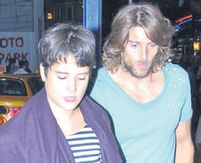 Ayşecik yine aşık