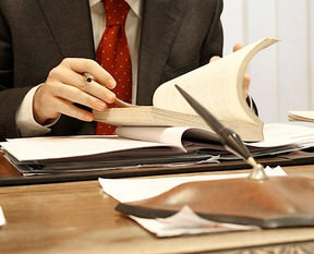 Erkeklere uzun saç ve bıyık özgürlüğü