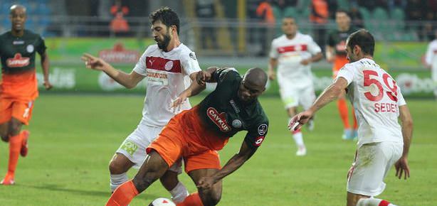 Antalya son dakikada Baros'la güldü!