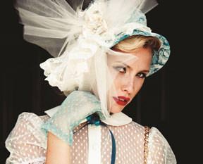 Chloe yine işi kaptı!