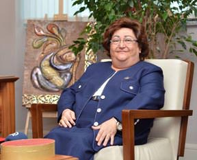 AK Parti'de kadınlara jest