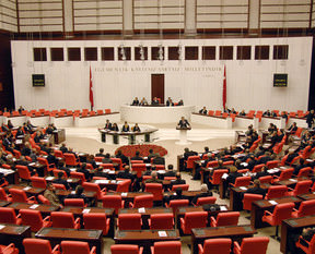 Irak tezkeresi uzatıldı