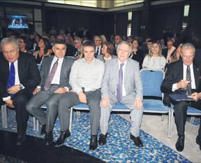 Altın çamura düşse de altındır