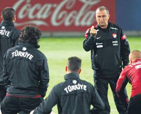 Terim'den takıma moral: Başınızı dik tutun!