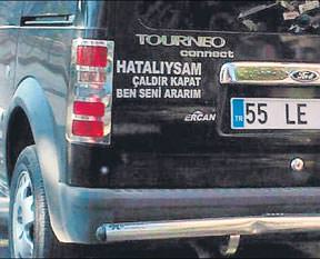 Absürd sarmış dört bir yanımı