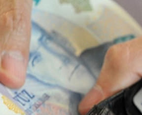 İki bankayı dize getirdi