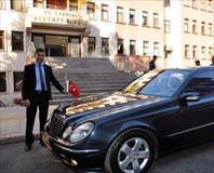 Gündüz makamda gece minderde