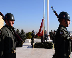 Anıtkabir'deki 63 yıllık bayrak direği yenilendi