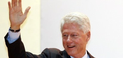 Beyaz Saray'a giren Francisco Martin Duran adlı bir kişi, Birleşik Devletler Başkanı Bill Clinton'a suikast girişiminde bulundu.