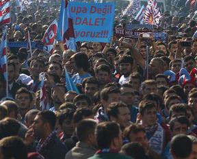 Trabzonspor taraftarından TFF'ye tepki!