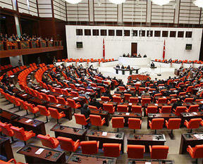 TBMM önünde intihar girişimi