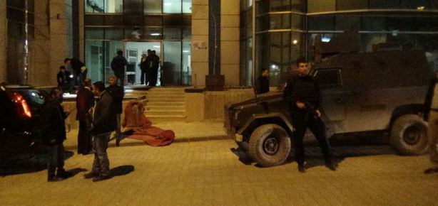 Hakkari Üniversitesi’ne saldırı!