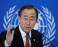 Ban Ki-Moon ayakta uyuyor