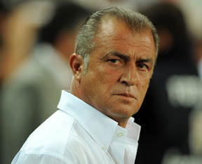 Fatih Terim imzayı atıyor
