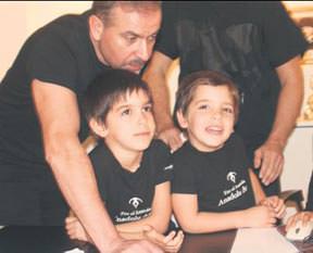 Babasını yalanladı