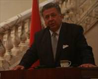 Sisi ateşle oynuyor