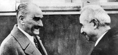 Cumhurbaşkanı Gazi Mustafa Kemal, Meclisten çıkan kanunla Atatürk soyadını aldı.