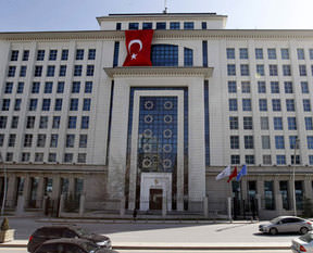 AK Parti önünde canlı bomba paniği