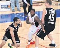 Kartal kan kaybediyor