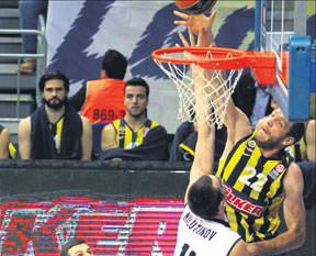 Olaylı gecede Fener'e darbe