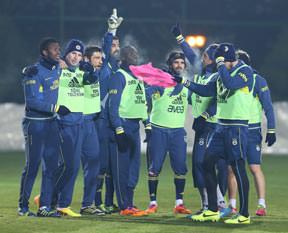 Lider Fenerbahçe'nin konuğu Akhisar Bld.