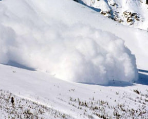 Hakkari'de 2 kişi çığ altında kaldı